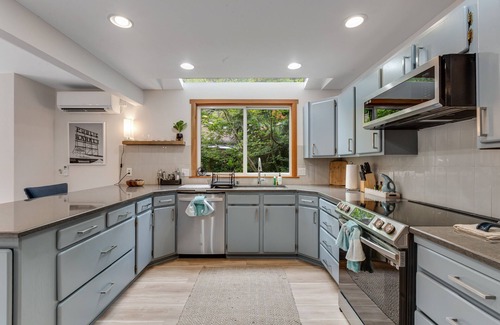 Bainbridge Island House | Fletcher Bayfront home with water views, deck, private dock, & 2 kayaks/SUPs