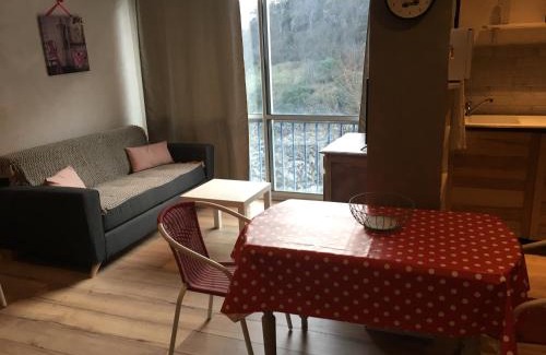Vals-les-Bains Apartment | fleur de lune