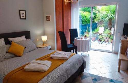 Albi Bed & Breakfast | Fleurs de Cosmos
