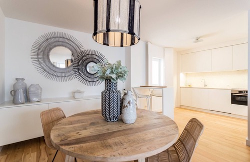 Socorro Apartment | FLH Martim Moniz Terrace Flat with Pool