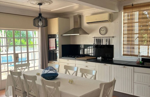 Flic-en-Flac Villa | Flic En Flac: Luxurious villa with heated pool in a residential area