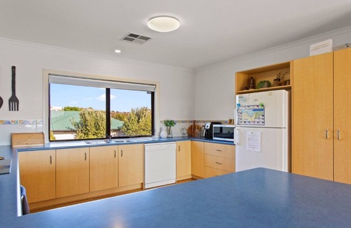 Lake Wangary Cabin | FLINDERS TRIM, TOP NOTCH