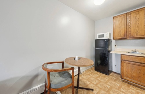Flint Hotel | Flint Motel by OYO MI Near I-475