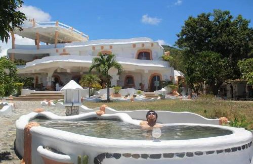 Torrijos Villa | FLINTSTONE CAVE HOUSE