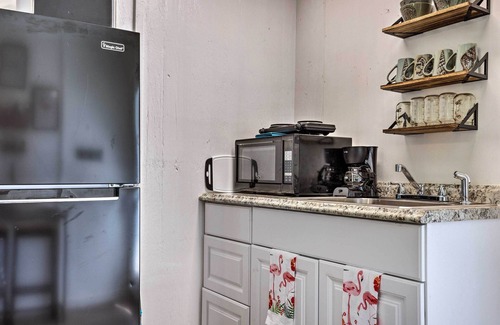 Canyon Lake Apartment | Flirty Flamingo' Studio: 1 Mi to Canyon Lake