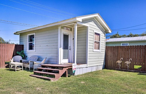 Canyon Lake Apartment | Flirty Flamingo' Studio: 1 Mi to Canyon Lake