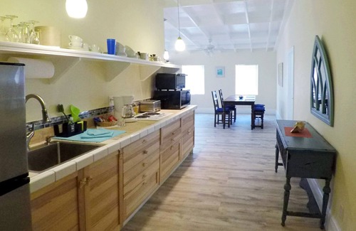 Cockburn Town Apartment | FLIRTY FLAMINGOS - Spacious, airy 2 bedrooms 2 bathrooms - Grand Turk Island!