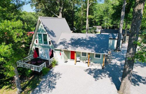 Springville House | Float On Inn, Cabin at Kentucky Lake! Pet-Friendly