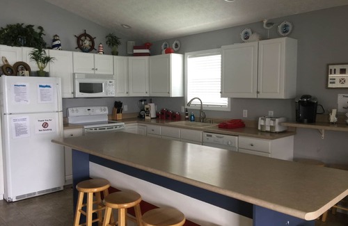 La Follette Boat Rental | Floating Holiday #2 on Norris Lake at Springs Dock Marina. Front row view.