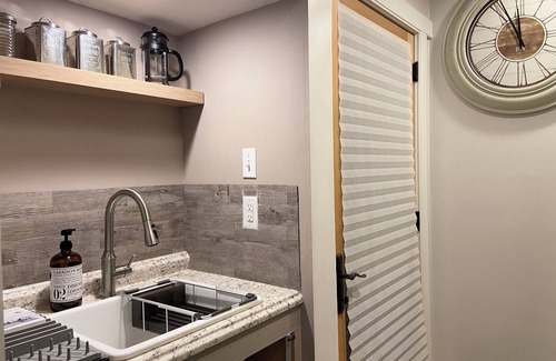 Kenilworth House | Floating in a forest with mountain views - minutes to downtown, Biltmore & shops