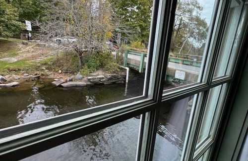 Newcastle Apartment | Floating on Damariscotta Lake