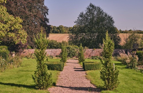 Pudleston Cottage | Flock Cottage - a cottage that sleeps 8 guests in 4 bedrooms