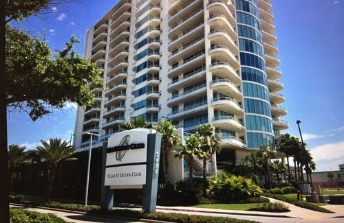 Biloxi Condo | Floor To Ceiling Windows Overlook The Gulf of America's Pristine White Beaches