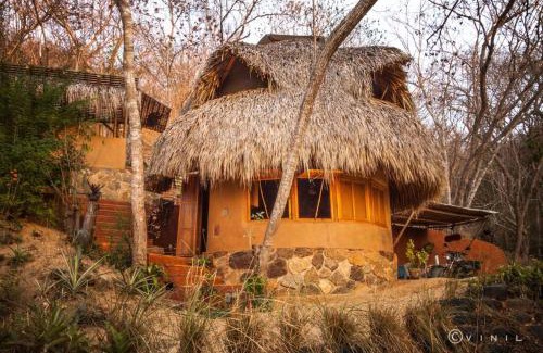 Mazunte House | Flor de Mayo domo ecológico