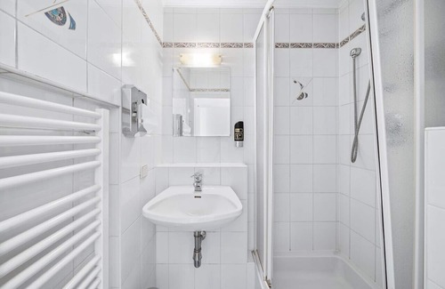 Schottenfeld Apartment | Flora Collection 13 in Vienna