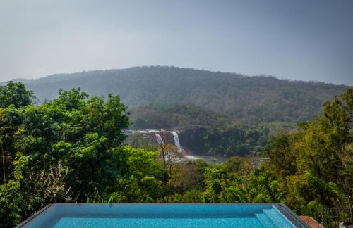 Perumbavoor Resort | Flora Misty Falls Athirappilly