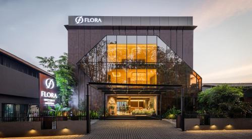 Perumbavoor Resort | Flora Misty Falls Athirappilly
