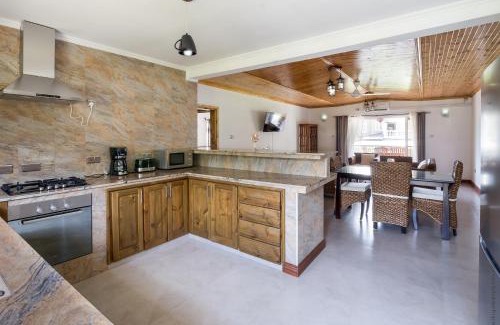 Mahe Island Apartment | Flora's Self Catering Apartments