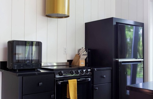Loudonville Cabin | Flora Springs, Modern 2-bedroom cottage nestled in away with cliff and creek side views