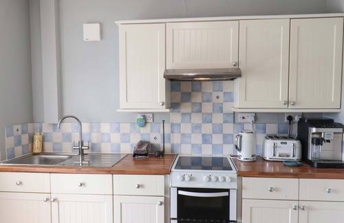 Cayton Bay House | FLORAVILLE, pet friendly, character holiday cottage in Cayton Bay