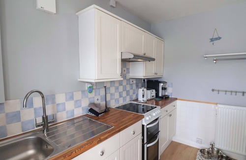 Cayton Bay House | FLORAVILLE, pet friendly, character holiday cottage in Cayton Bay