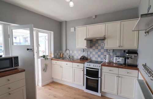 Cayton Bay House | FLORAVILLE, pet friendly, character holiday cottage in Cayton Bay