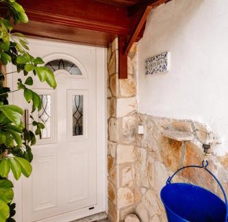 Skinaria Apartment | Floreica Maisonneta By the Sea.