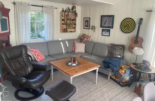 Austvagsoya House | Flott hytte og naust med beliggenhet ved vannet!