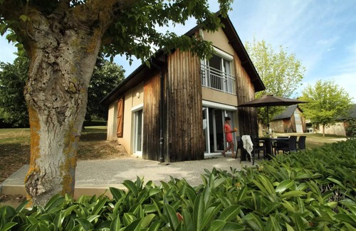 Lissac-sur-Couze Villa | Flower Camping du Lac du Causse * - Cottage 32m2 lake view (2 bedrooms) + open terrace + LV + TV 6 persons