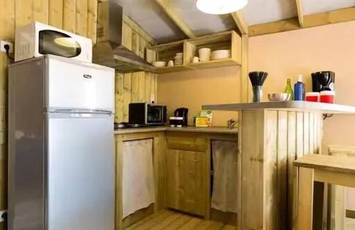 Treignac House | Flower Camping La Plage * - Sweetflower Premium 43m2 (2 bedrooms) + TV + sheets + towels + semi-covered terrace of 11m2 5 persons