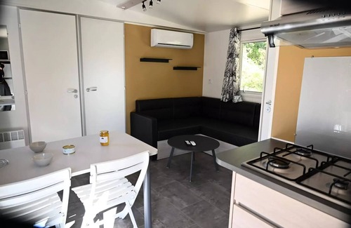 Martiel House | Flower Camping Le Lac aux Birds * - Homeflower PREMIUM with TV, dishwasher and air conditioning 29 m2 (2 bedrooms) 4 persons