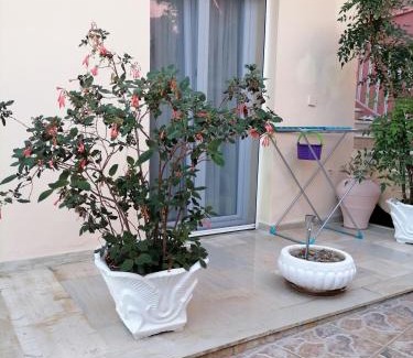 Benitses Apartment | flower garden apartment