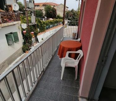 Benitses Apartment | flower garden apartment