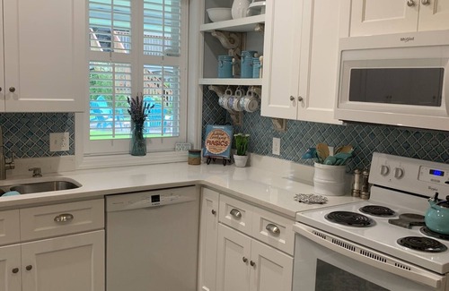 Summerville Historic District Cottage | Flowertown Cottage Downstairs Only (2 Bed, 1.5 Bath, Kitchen, Living, Laundry)