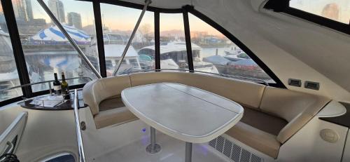Central Boat Rental | Fly Knots