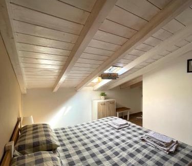 Piana degli Albanesi House | Flyhouse PARCHEGGIO AUTO BICI GRATUITO
