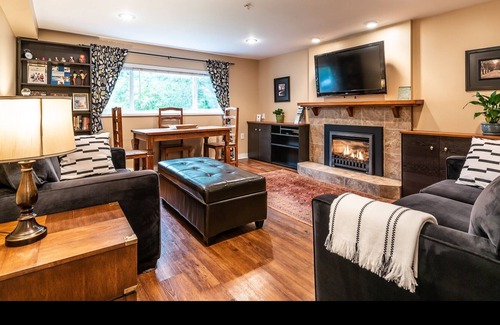 Squamish House | Fogging sanitized Cozy suite with Mountain view. Fire place.