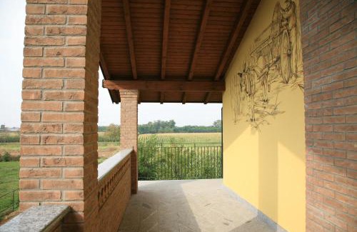 Sulbiate House | Fondo Brugarolo B&B