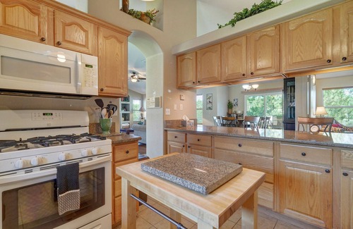Monument House | Foosball-Fire Pit-Pet Friendly-near USAF Academy