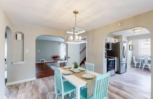 Canton House | Football Hall of Fame Hideaway-Cozy and Convenient
