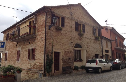 Offagna Apartment | FOR 2 PEOPLE, PARKING AND FREE WIFI, SHEETS AND TOWELS SUPPLIED