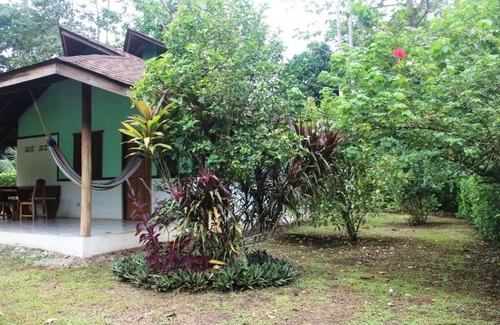 Cahuita House | For 5 persons - 300 m from the beach in a tropical garden with biotope.