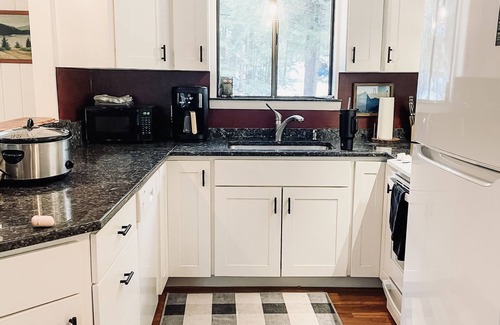 Grantham House | For outdoors lovers! Close to Ragged, Sunapee, enjoy all Eastman has to offer!