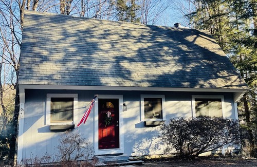 Grantham House | For outdoors lovers! Close to Ragged, Sunapee, enjoy all Eastman has to offer!
