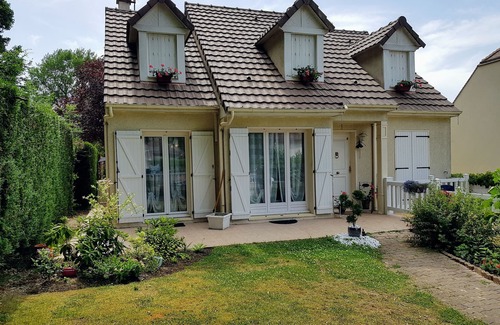 Levis-Saint-Nom Bed & Breakfast | FOR RENT PRIVATE ROOM WITH BALCONY AND JERDIN
