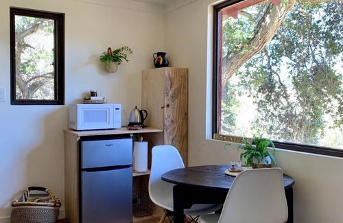 Carmel Cabin | Forest Cabin nestled in oak sanctuary between Valley Village and Carmel Beach