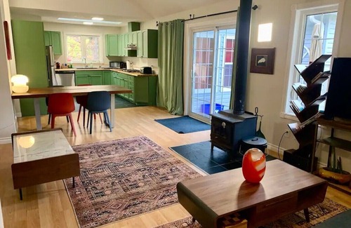 Prince Edward Apartment | Forest Guest Suite Near Picton Centre (Pet-Friendly &Hot Tub &Park Pass)n