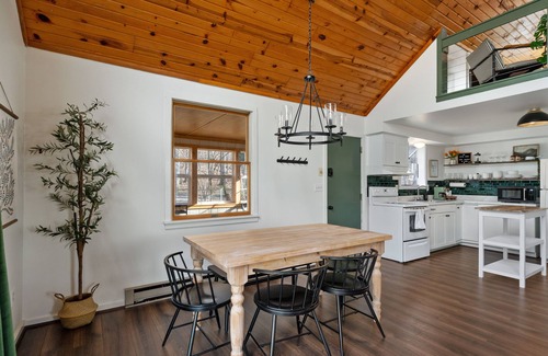 Berkeley Springs Cabin | Forest Haven: Hot Tub, Record Player, Fire Pit