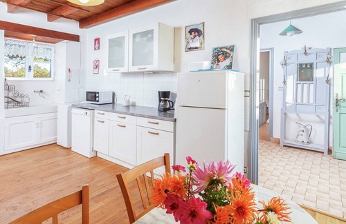 Saint-Caprais House | Forest Hideaway in Saint-Caprais