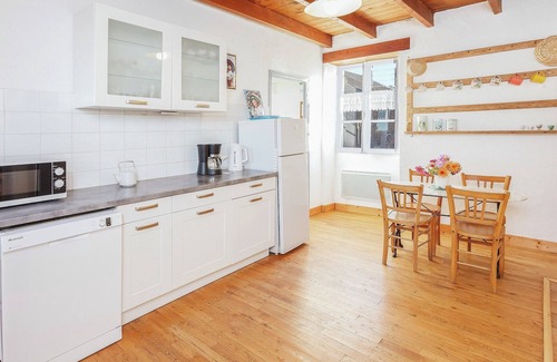 Saint-Caprais House | Forest Hideaway in Saint-Caprais